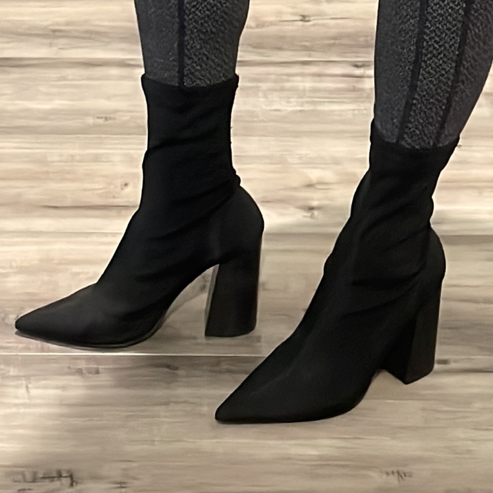 XSOLDX  Steve Madden Sock Booties
